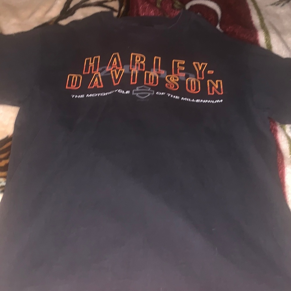 Harley-Davidson shirt.